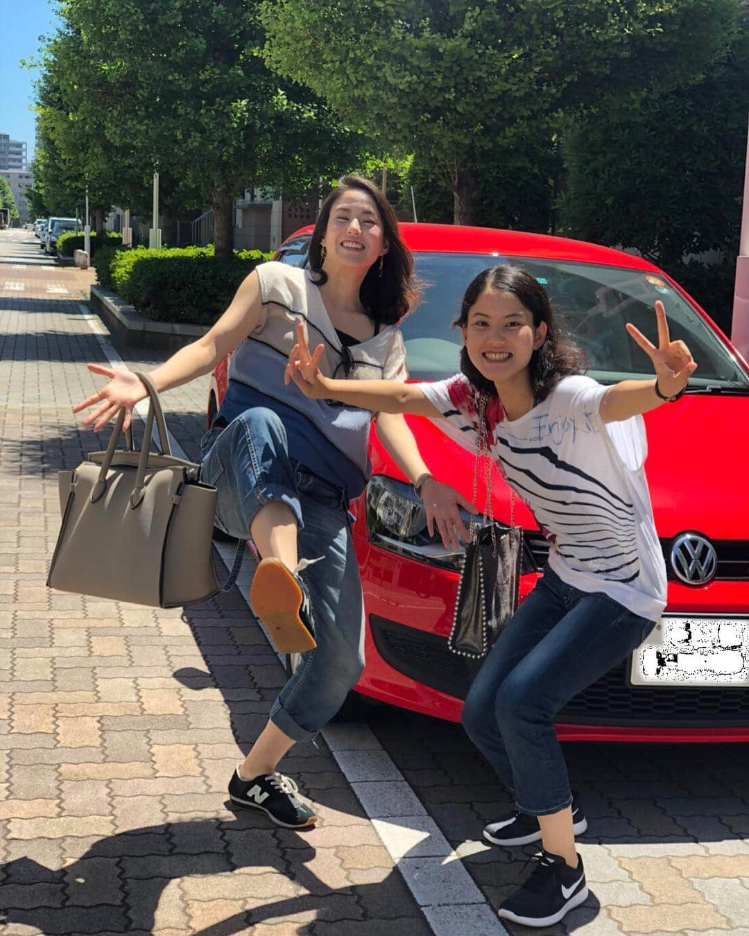 則松亜海のインスタグラム：「7年乗った実家の車乗り納め。 羽田空港まで妹とドライブ！ poloちゃん今までありがと。 . . . ご指摘いただき写真編集しました(;o;) 先程コメントくださった方々申し訳ありません(;_;)コメントは拝見しました❣️」
