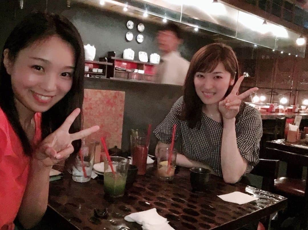 瀬南海はやのインスタグラム：「最近の出来事  あまねさんとの定例会🙌 よく笑ってよく食べました。  そして今更ながら、自撮り棒を駆使して写真を撮りまくるという、、、(笑) 楽しい時間をありがとうございました♡  #天舞音さら さん #元雪組 #宝塚og #とりあえず #近いうちに #また会いましょう♡」