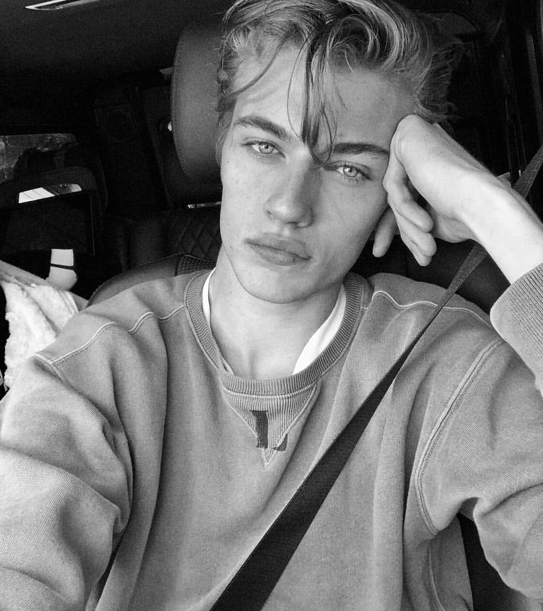 ラッキー・ブルー・スミスさんのインスタグラム写真 - (ラッキー・ブルー・スミスInstagram)「who lives in london or berlin?」6月30日 10時37分 - luckybsmith