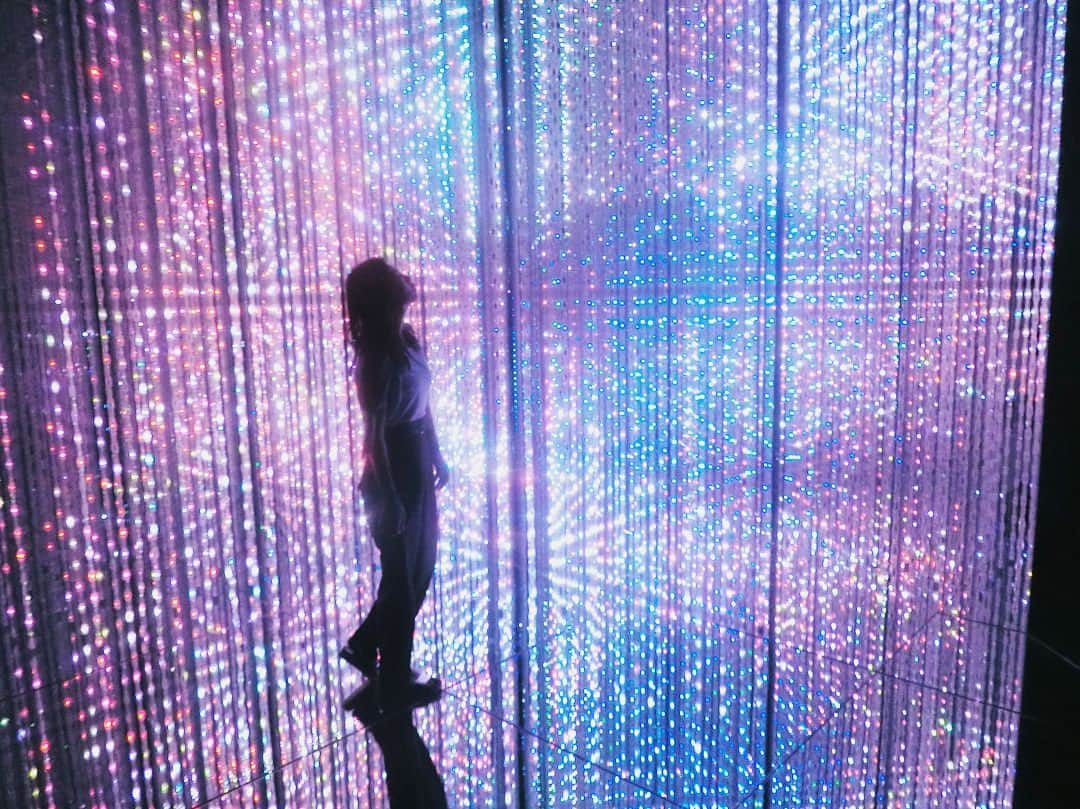 のインスタグラム：「💘💘💘 . #japan #tokyo #odaiba #teamlab #teamlabborderless #love #instagood #instapic  #time #look #me #girl #friends #style #refresh #dayoff」
