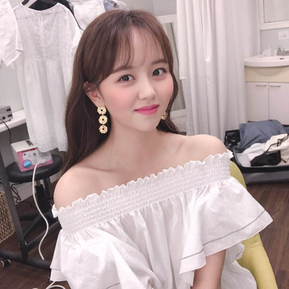 キム・ソヒョンさんのインスタグラム写真 - (キム・ソヒョンInstagram)「🌼🌼🌼 힘!!」6月30日 17時52分 - wow_kimsohyun