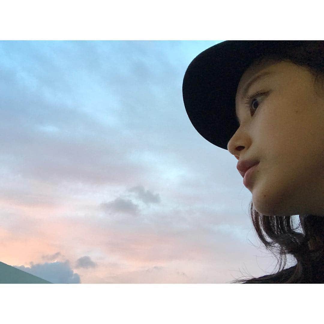 金城茉奈さんのインスタグラム写真 - (金城茉奈Instagram)「空がピンクブルー🏙#sky」6月30日 20時07分 - mn75aa
