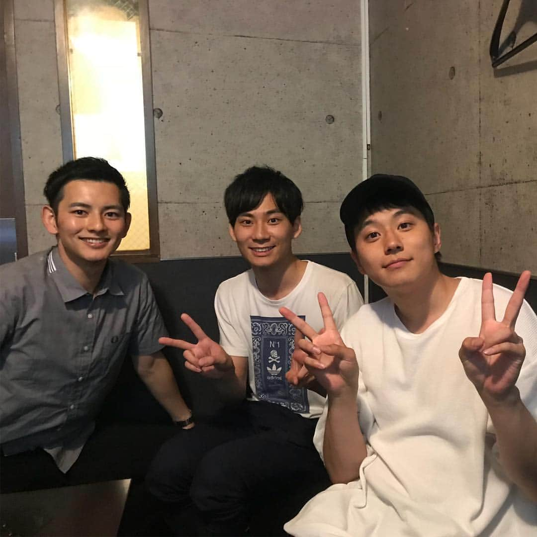 藤井弘輝(ふじいこうき) さんのインスタグラム写真 - (藤井弘輝(ふじいこうき) Instagram)「後輩たちと！ #黒瀬 #大川 #今湊敬樹 #いまみなとけいじゅ #フルネームで呼びたくなる #本当は #あだけが来るはずだったのに #こらあだけ #のほほん男アナ ______________________________  #本当は上中もいる」6月30日 23時58分 - fujii_koki_cx