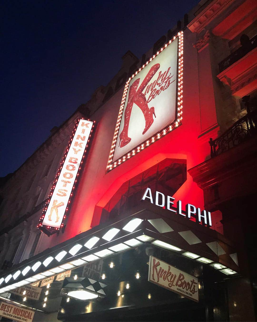 岩垂かれんさんのインスタグラム写真 - (岩垂かれんInstagram)「興奮が冷めないうちに✍️✨ ロンドンに帰ってきて、また素敵なミュージカルに出会いました👢🌹 #kinkyboots #kinkybootsuk #london」7月1日 8時49分 - kareniwadare
