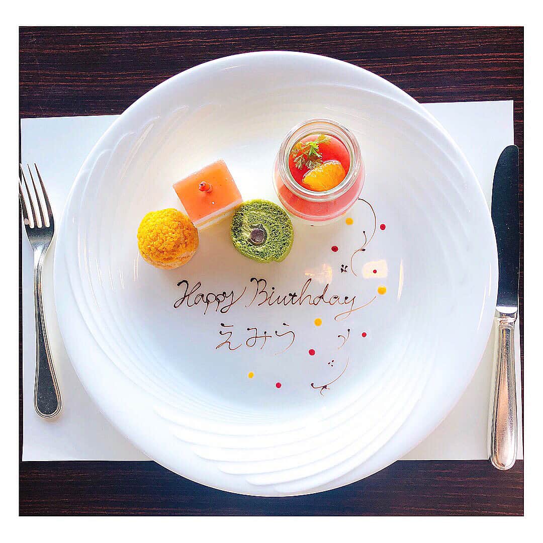 中山恵美生さんのインスタグラム写真 - (中山恵美生Instagram)「昨日は夏子さんと華が お誕生日お祝いしてくれました😢💕 ・ まさかすぎてびっくり😭 嬉しすぎた💗💗 ・ 夏子さんプレゼントまで 本当にありがとうございます❤😭 ・ 遅刻した華ちゃんは 罰ゲームでふりふり双子コーデ❤笑 ・ 楽しかった😌💗💗 ・ #小悪魔ageha #ランチ #ヒルトン #ケーキ #サプライズ #ありがとうございます #instagood #birthday #ankrouge #fuwafuwa #lunch #fashion #followme #make #loveme」7月1日 20時17分 - emiu0624