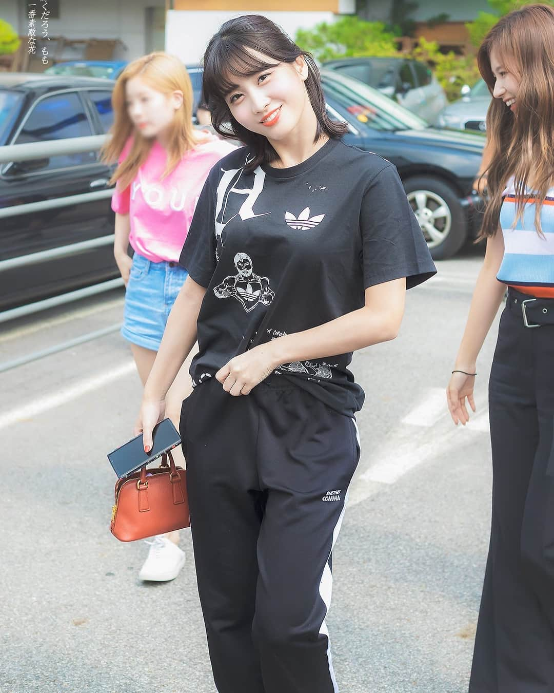 モモさんのインスタグラム写真 - (モモInstagram)「♡ [Fantaken] #모모 - 180629 On the way to Music Bank #트와이스 #모모 #平井もも #もも #TWICE © ring ring ring」7月1日 11時31分 - momojype