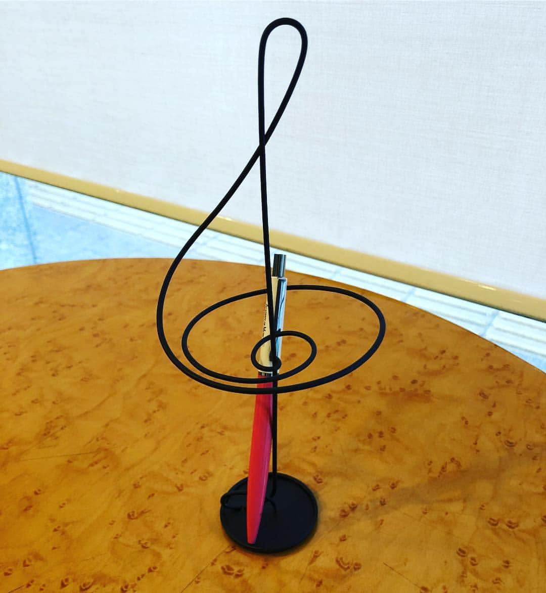 森本麻衣のインスタグラム：「🎼➕🖌＝💕 ［treble clef］Pen Stand. . . ト音記号🎼のペン立て❤️ 可愛い…💫 . . . . . #maimorimoto#piano#poanist#instapiano#trebleclef#penstand#pen#music#lovepiano#🎼#🎹#classicalmusic #森本麻衣#ピアノ#ピアニスト#ぴあの#ペン立て#ト音記号#可愛い#音楽#クラシック」