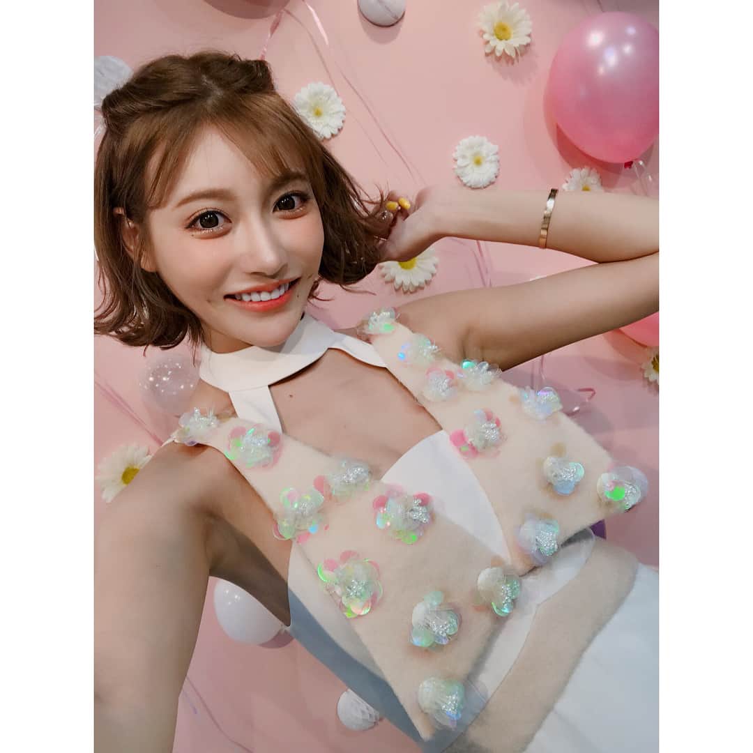 明日花キララのインスタグラム：「. 109でみんなに会えて嬉しすぎた🐇👙🐇👙🐇 ポップアップは本日までです！ SALE価格でとっても安いよ🎟❤︎ . そして今日はミオさんとトークショーです！！！」
