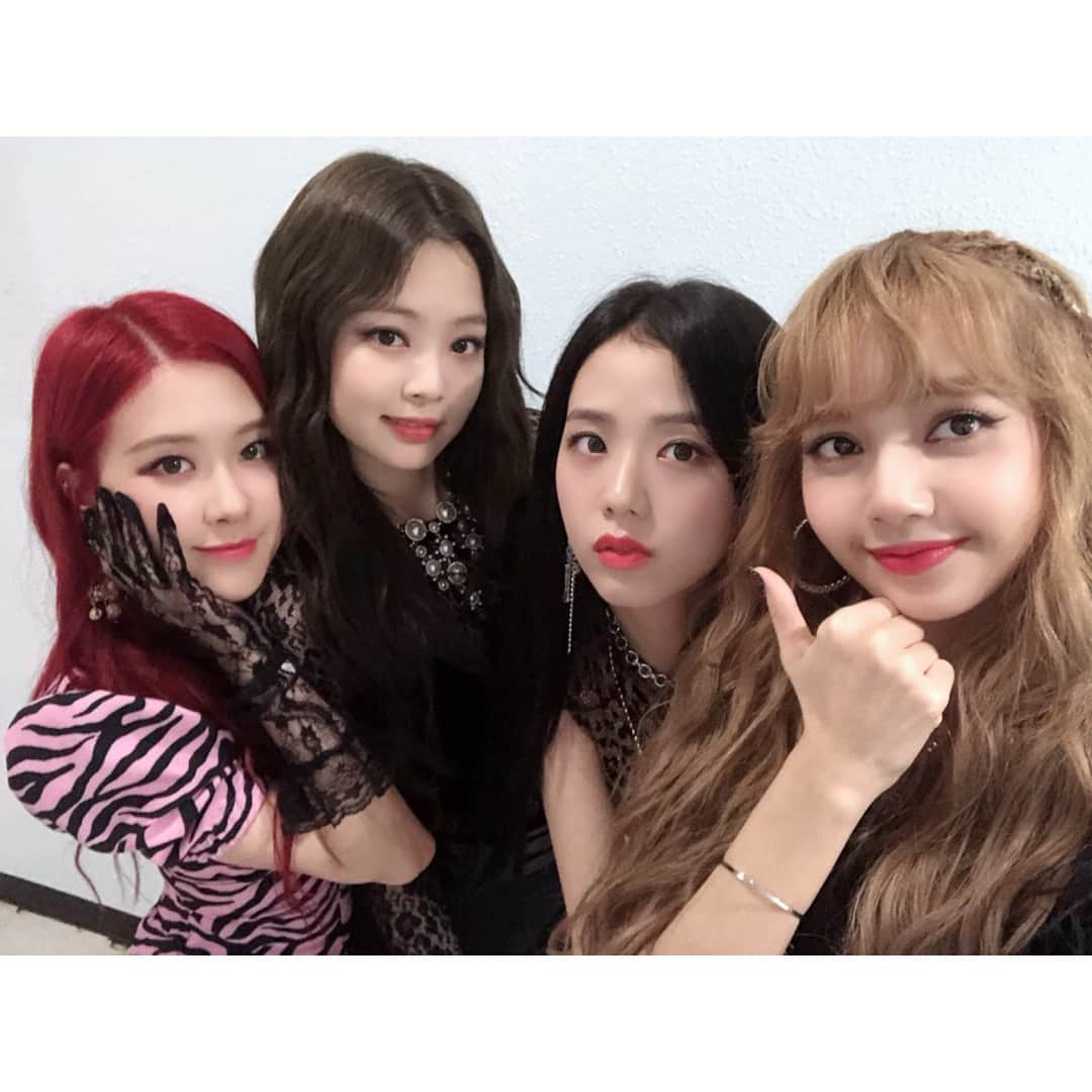 BLACKPINKさんのインスタグラム写真 - (BLACKPINKInstagram)「#BLACKPINK#BLINKS#블랙핑크#블링크#인기가요1위너무감사드려요#너무너무#블링크꺼에요#사랑해요  GAHHH 1st place?! 😭😭 Blinks, we cannot thank you enough for all the support☹️ this is really unbelievable. Thank you a thousand times and we love you always!! xx 😘」7月1日 14時05分 - blackpinkofficial