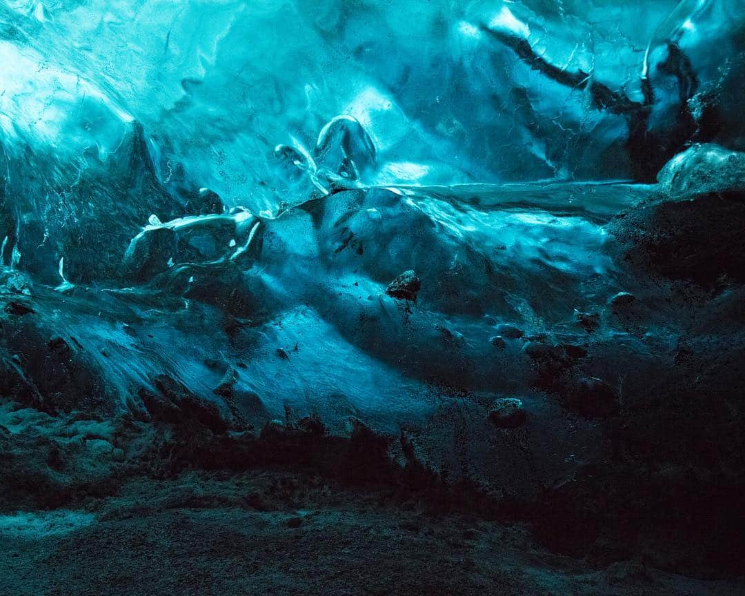 玉木宏のインスタグラム：「#涼感 #iceland #cave」