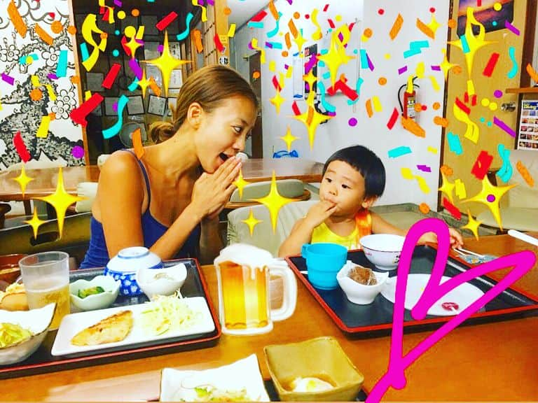 あびる優さんのインスタグラム写真 - (あびる優Instagram)「まさかまさかの😭🎂💕 本当は7月4日なんだけど☺️ 6月4日になってるのはご愛嬌😛✨💕 #family#daughter#clover#love#cute#birthday#mybirthday#birthdaycake#thankyou#happy#surprise#家族#娘#愛娘#四葉のクローバー#愛しい#かわいい#癒し#誕生日#サプライズ#ありがとう#幸せ」7月1日 15時41分 - yuabiru74