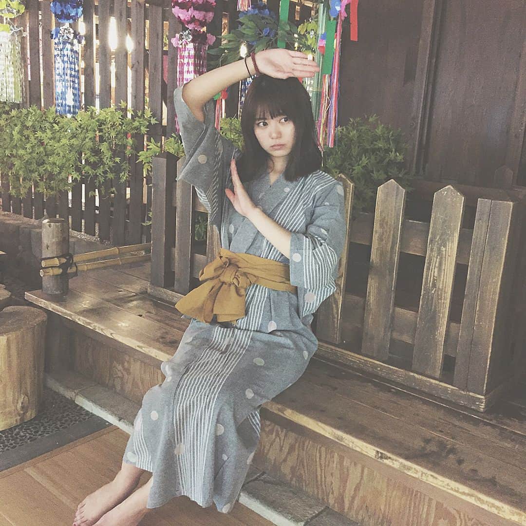 前田亜美さんのインスタグラム写真 - (前田亜美Instagram)「· · 浴衣で縁側。· · · 夏ですよ。もう夏ですよ。· · · さっこちゃんとご飯食べたり· Cafeでお茶したり· 海をみながらお散歩したり· お風呂行ったり…、、· · たくさん思い出できた👸🏻· · · #夏だよ #さっこちゃんと定期的に会えてる #楽しい思い出 #裸の付き合い #恥ずかしがり屋同士 #レア #夏の露天風呂は最高 #日焼けは困る #さっこちゃん歩きながら5分おきに日焼け止め塗ってた #美白の秘訣 #教えてもらった · · あ、短冊に願い事書くの忘れた (背後に七夕)」7月1日 15時41分 - ami___maeda0601