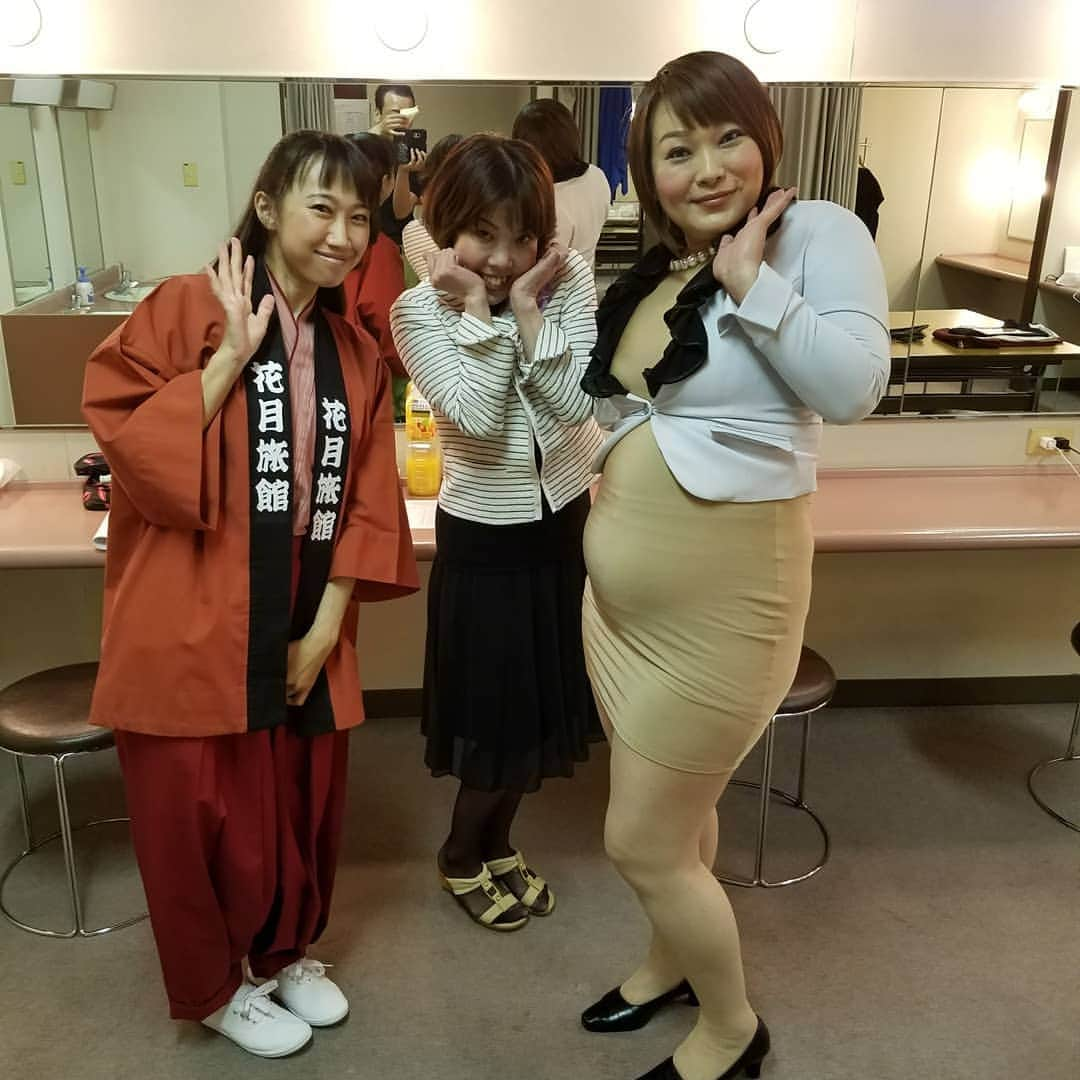 五十嵐サキさんのインスタグラム写真 - (五十嵐サキInstagram)「三木市公演終わりました😆✨ #よしもと新喜劇 #吉本新喜劇  #公演前 #劇場#アナウンス#担当　しました #そして #舞台#セット #楽屋　で #パシャリ #久しぶり　に #この衣装　でした #何だか #懐かしく思えた #今週　は #なんばグランド花月 #NGK #合間　は #カレー　また食べて #台本チェック　したり #ゆっくり　しました #皆様今日も一日お疲れ様でした #五十嵐サキ」7月1日 17時17分 - saki_igarashi