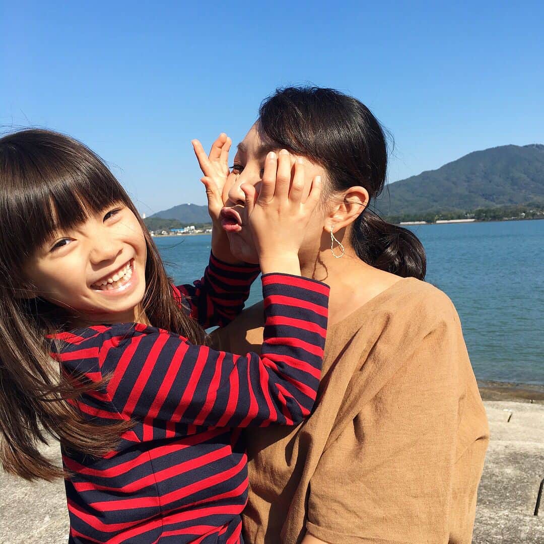 田中美里さんのインスタグラム写真 - (田中美里Instagram)「娘役の赤松えみなちゃん。  少し背は高くなったけど、相変わらず甘えてくれて、相変わらず自由人でした。 おかあさんはちょっとホッとしたよ。  #映画糸 #赤松えみな #田中美里」7月1日 18時50分 - misatotanaka77