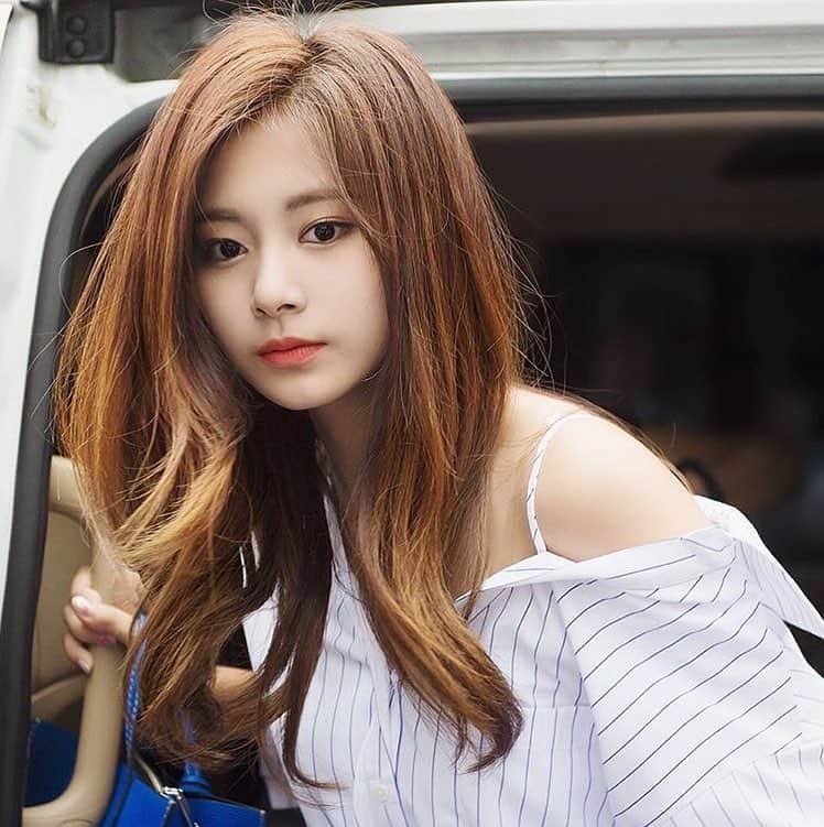 のインスタグラム：「원스 너무 고마워요 ☺️ 백번 천번 말해도 부족해 늘 우리 곁에 있어줘서 감사합니다 앞으로도 서로 옆에 꼬옥 붙어서 행복한 날들만 보내요 알았죠? 💜 고맙습니다 #트와이스 #TWICE #쯔위 #TZUYU #周子瑜」