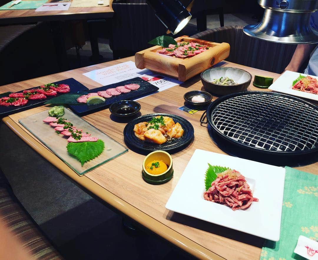 吉田凌のインスタグラム：「今日の夜ご飯😊 1週間頑張ったので好きな焼肉を食べてきました〜！笑 めっちゃ美味しかったなぁ〜笑 久しぶりに地元の友達にも会えて良かった😊 また明日からも頑張ろう！ #久しぶりの#地元#友達と#焼肉#最高」