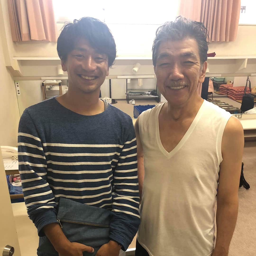 河内勇太さんのインスタグラム写真 - (河内勇太Instagram)「大好きな大好きな新井康弘さんの舞台を観に行きました！プロのお芝居はやっぱりすごい！感動しました！ 舞台で輝いてる新井さんもお酒を飲んで楽しんでる新井さんも大好きです！！笑 #新井康弘#溝の口#煙が目にしみる#w杯最高#schöneswochenende」7月1日 21時45分 - yutakkk