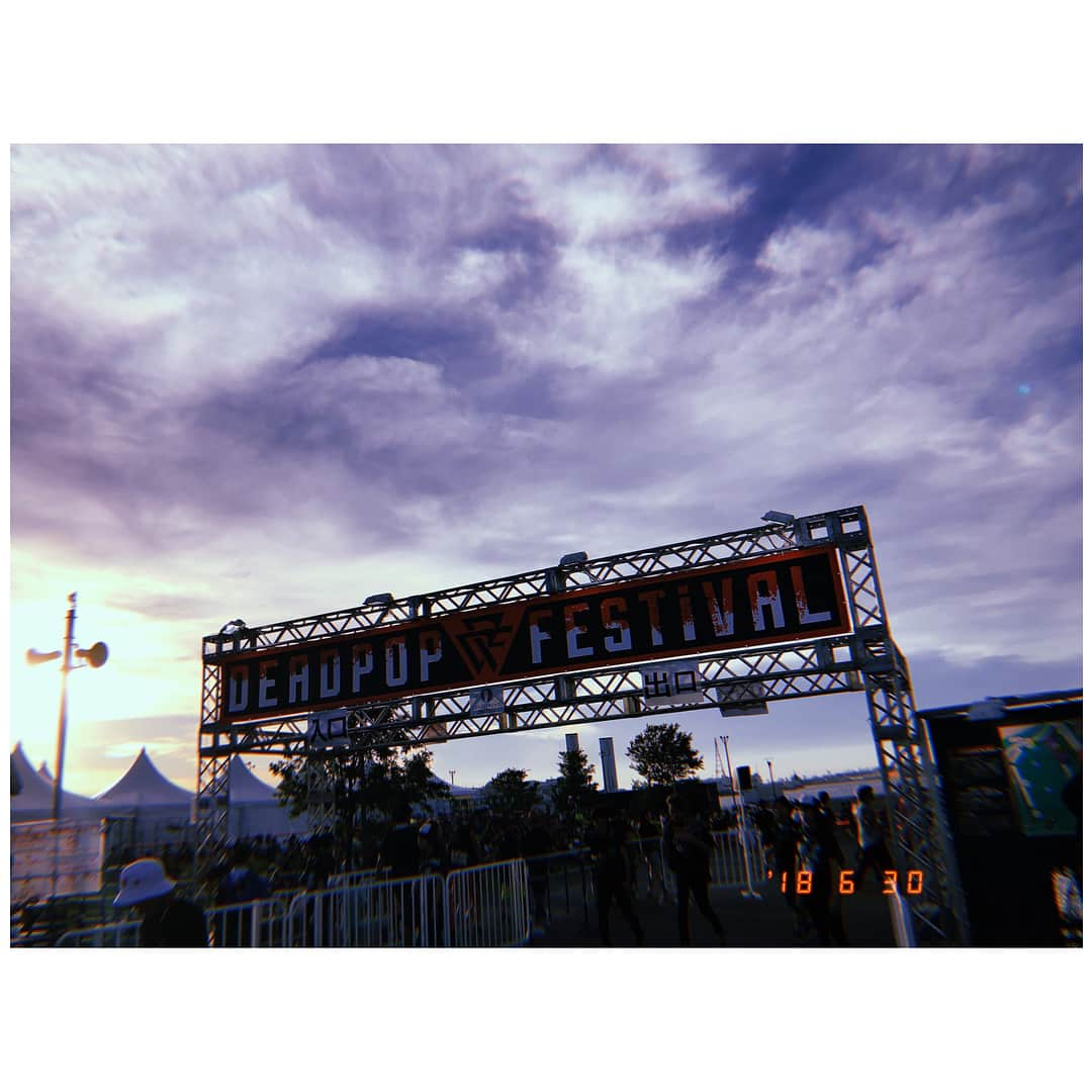 小口桃子さんのインスタグラム写真 - (小口桃子Instagram)「DEAD POP FESTIVAL 2018 day1 SiMとワンオクのセットリストが最高だったのでもう大満足です大満喫ですとろけました。 ・ #dpf2018 #deadpopfestival #sim」7月1日 22時51分 - momoko_oguchi