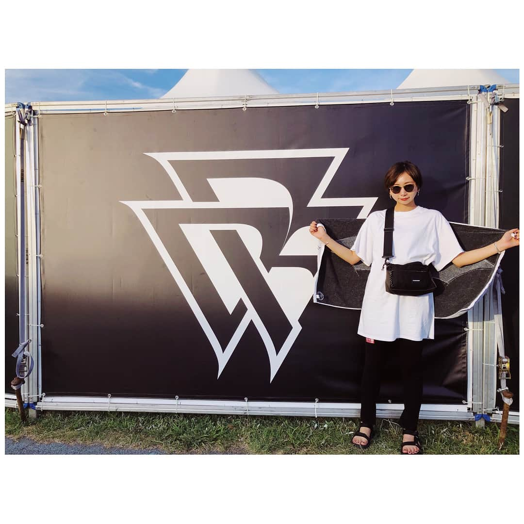 小口桃子さんのインスタグラム写真 - (小口桃子Instagram)「DEAD POP FESTIVAL 2018 day1 SiMとワンオクのセットリストが最高だったのでもう大満足です大満喫ですとろけました。 ・ #dpf2018 #deadpopfestival #sim」7月1日 22時51分 - momoko_oguchi