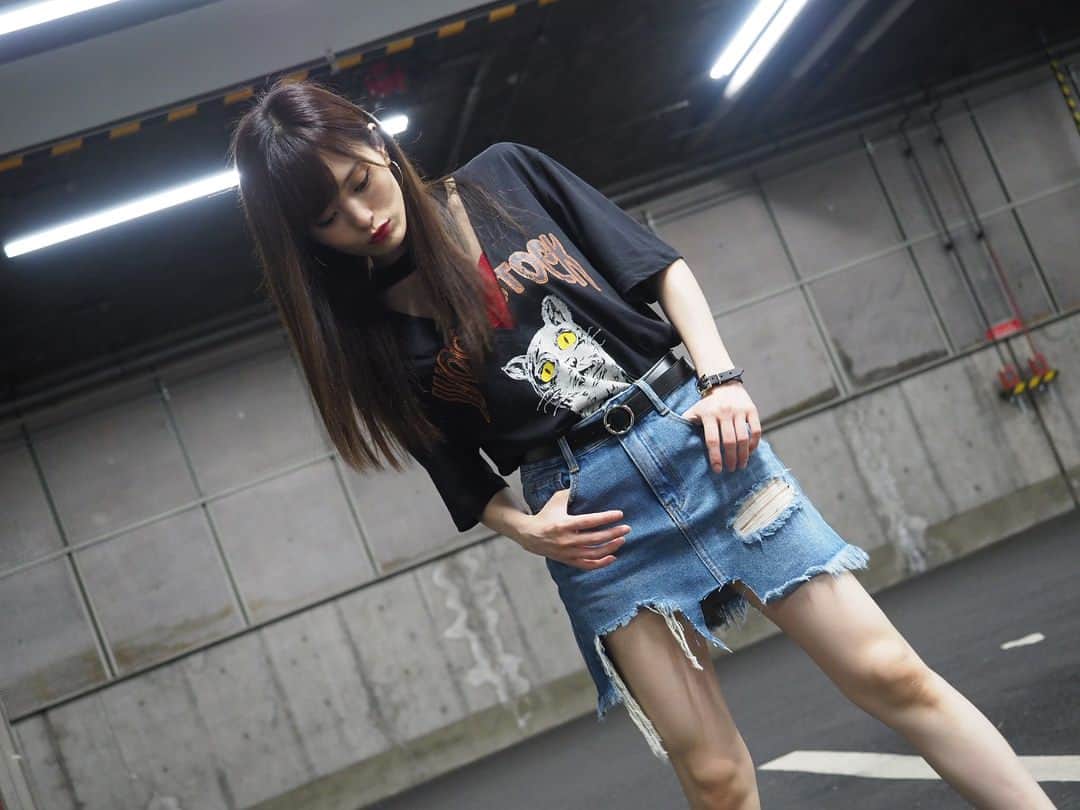 山本彩さんのインスタグラム写真 - (山本彩Instagram)「. 7/1...🤝♥️ . #ootd #tシャツ #デニムスカート」7月2日 0時24分 - sayaka__714