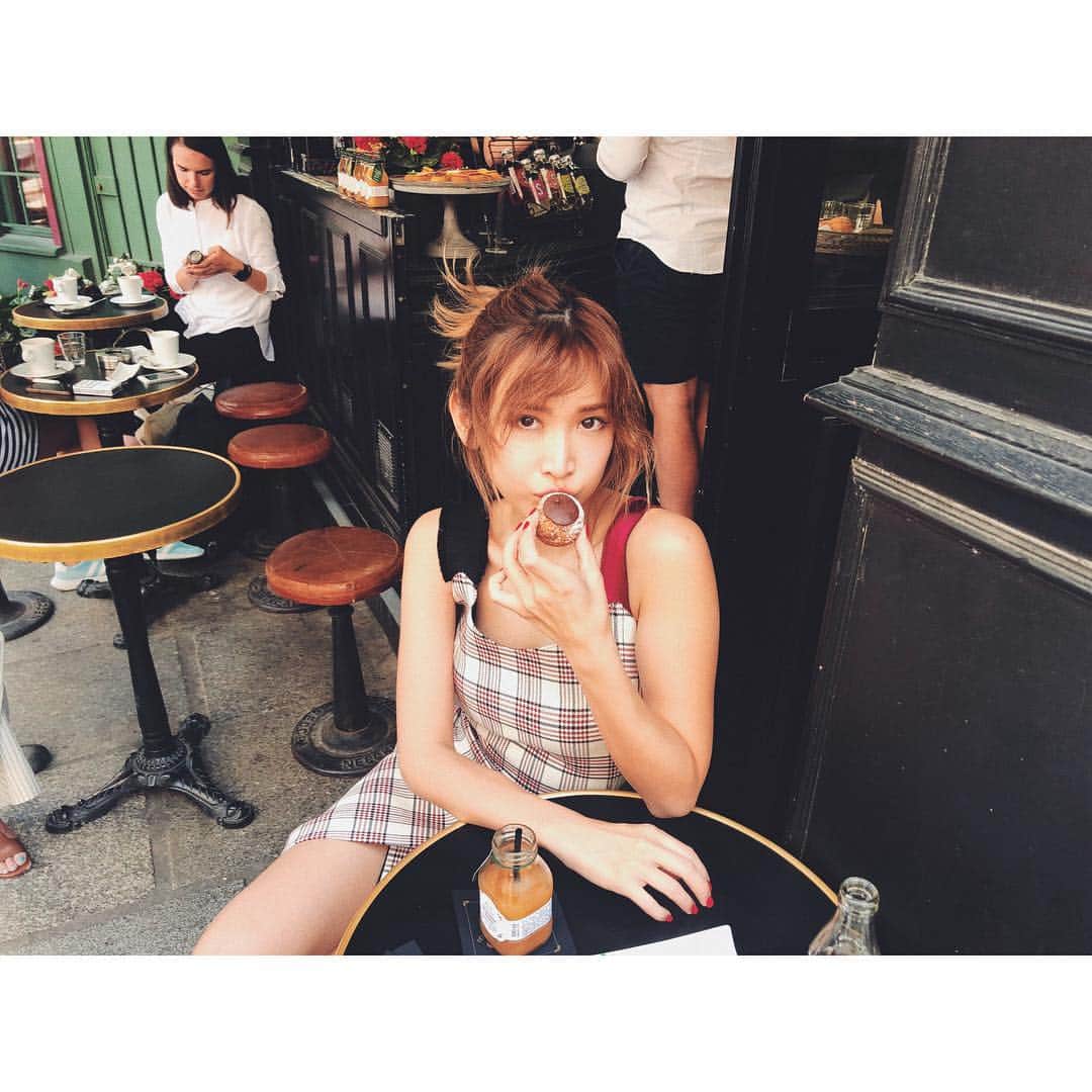 紗栄子さんのインスタグラム写真 - (紗栄子Instagram)「こっちのシュークリーム小さい♡ #paris #撮影#一息」7月2日 8時53分 - saekoofficial