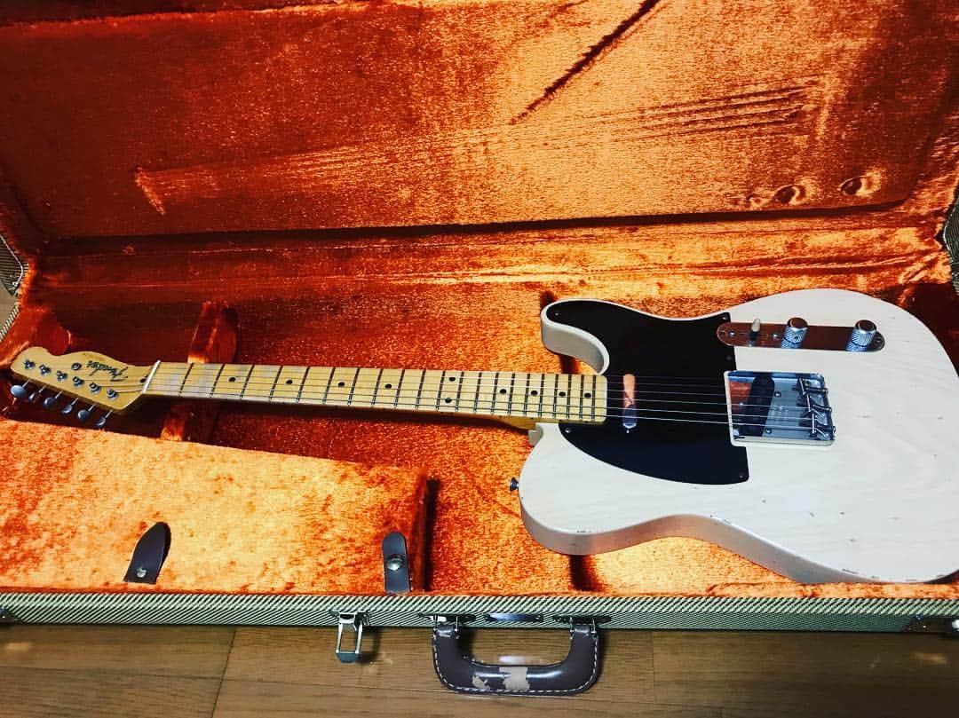 としみつさんのインスタグラム写真 - (としみつInstagram)「惚れてる。 #fender」7月2日 9時34分 - toshimitsu_tokaionair