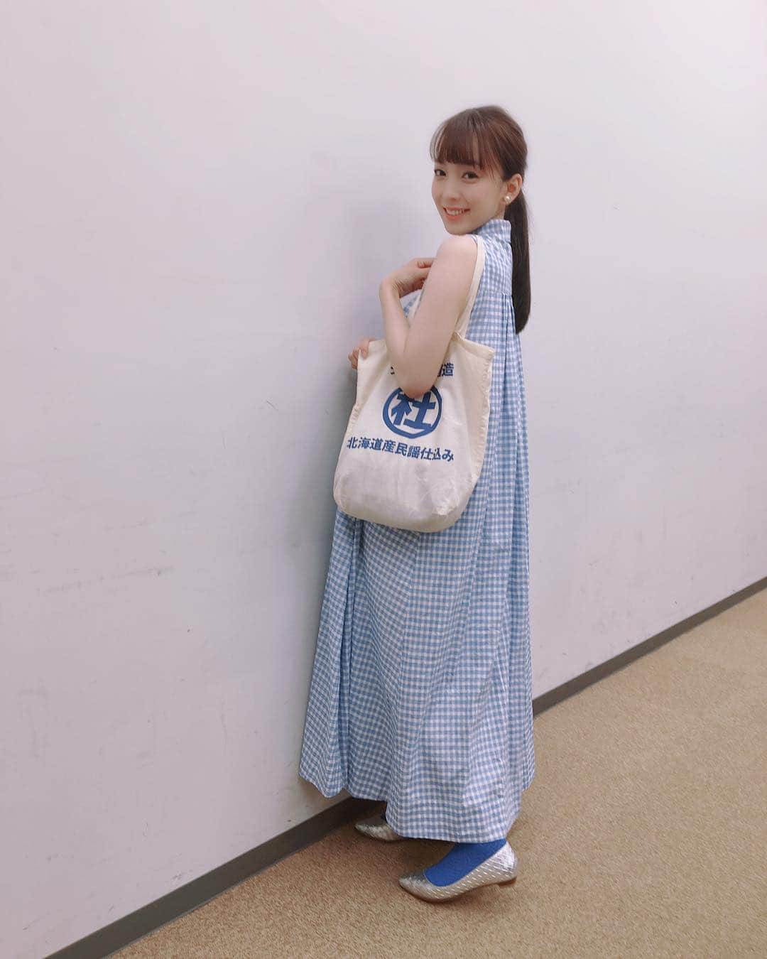 杜このみのインスタグラム：「このあと11時20分頃から KBC九州朝日放送 「サワダデース」に生放送出演予定です♡ 衣装は夏！夏！夏！な 水色のチェックのワンピース♡ #45rpm」