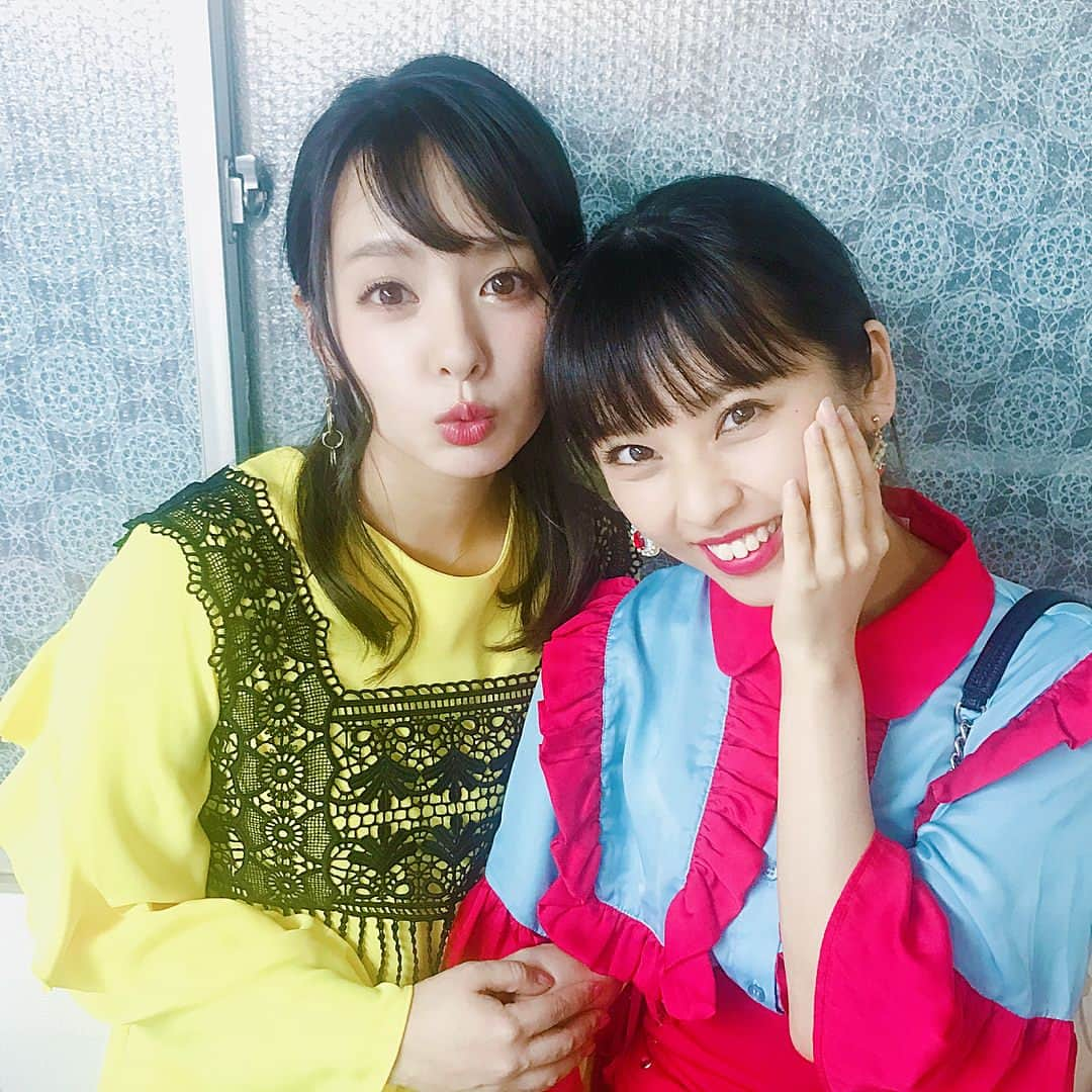 山田菜々さんのインスタグラム写真 - (山田菜々Instagram)「昨日は可愛い後輩やまりなが来てくれましたっ☺️♡ 急にチケット取ったので観に行きますと、、。😂 うれしいなあ🙈💕 NMBに入る前はわたしの握手会に来てくれていました🤔 4期生で加入して今やチームの副キャプテン✨ すごい、なんだか感動しました😭❤️ ありがとね、やまりな🍉 @yamarina_1210  #山尾梨奈 #やまりな #NMB48」7月2日 12時51分 - tannana.yamada