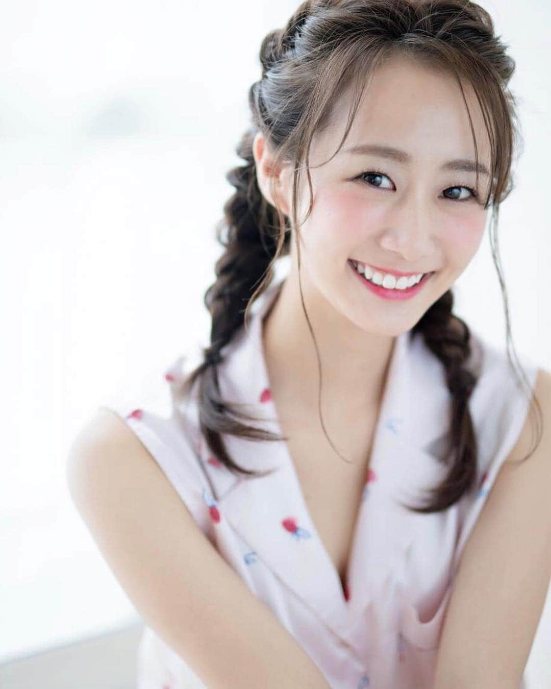 筒井萌子のインスタグラム：「* 今日もあつ〜い！ 朝活して今から撮影☺️❤️幸せ！ ・ 筒井萌子とあいうえお🎨沢山フォローありがとうございます😊 ( @moekotsutsui )で毎日更新します！ フォローまだの方是非よろしくお願いします。 #筒井萌子 #女優 #actress #モデル #model #岡山  #shooting #instagood #instalike #converse #撮影 #followme #instalike #作品撮り #着物ヘア #着物」