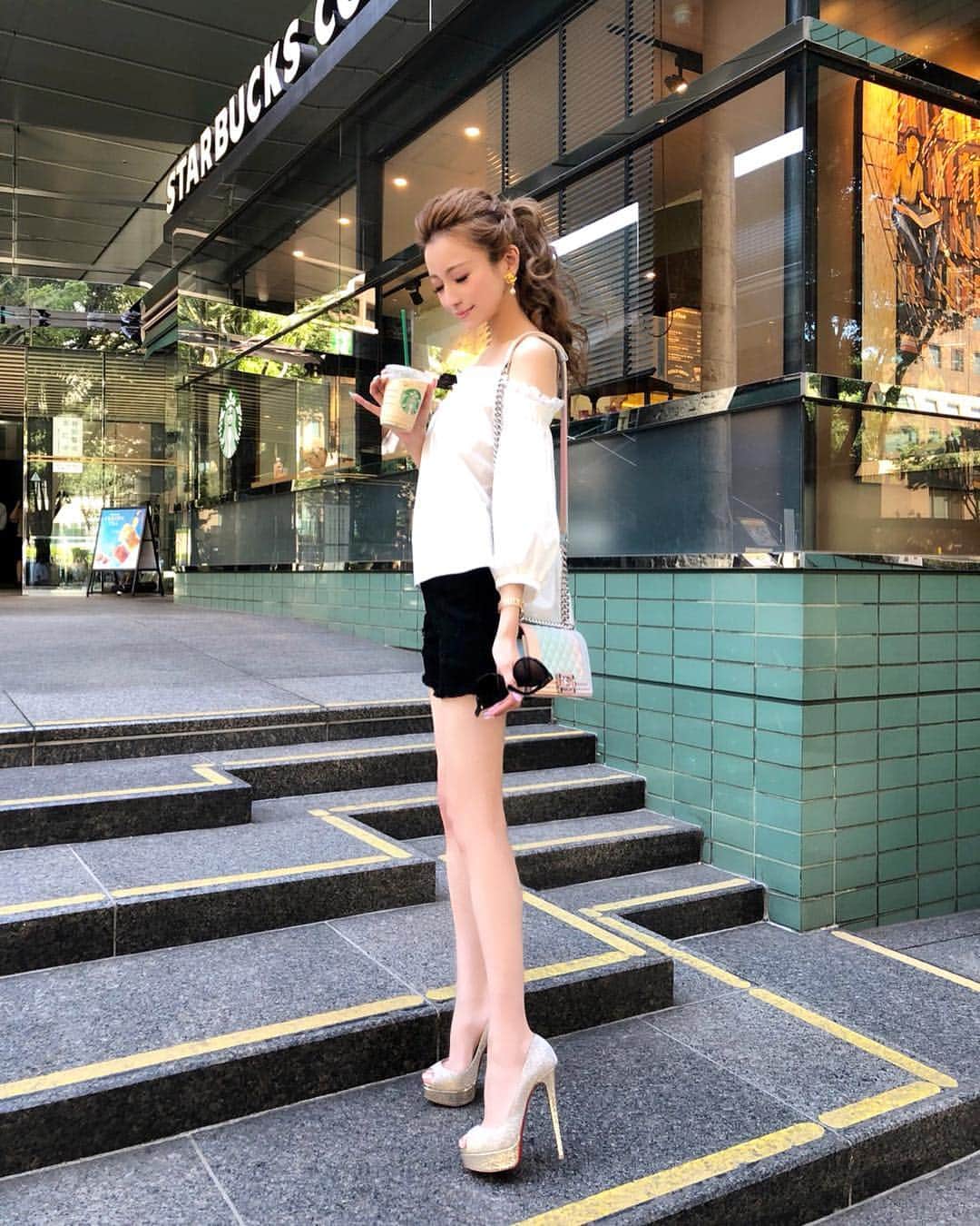 愛沢えみりさんのインスタグラム写真 愛沢えみりinstagram スタバ 可愛いヘアアレンジ Emiriawiz新宿店舗は Webか店舗かどちらでも一度でもお買い物したことある方はhairセット永遠に無料だよ こんなサービス他にないはず 是非たくさん