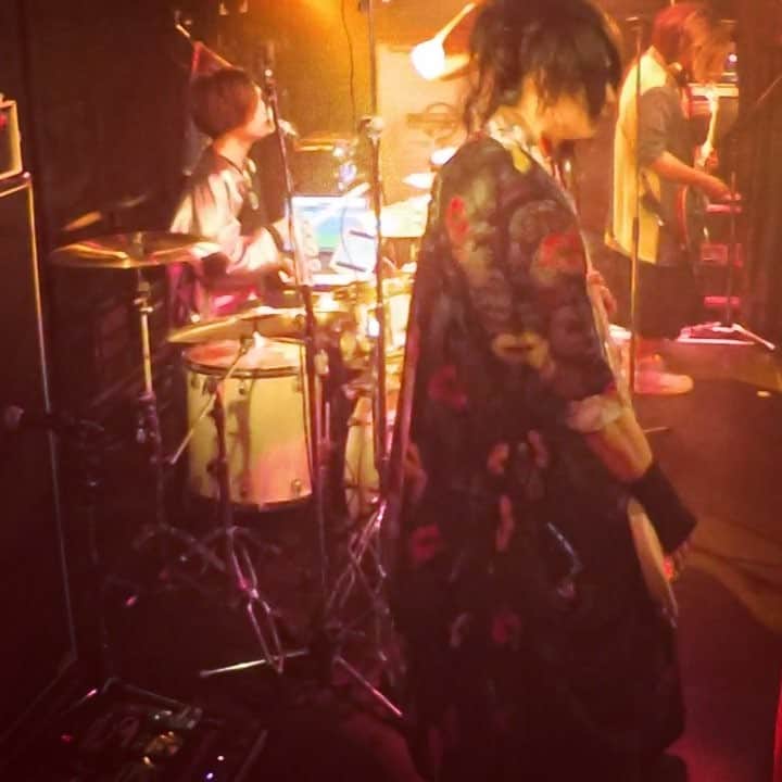 ハク のインスタグラム：「2018.07.01  宇都宮 栞 イヤフォンで聴くとよろしい #強くてNEWGAME #宇都宮heavensrock #栞」