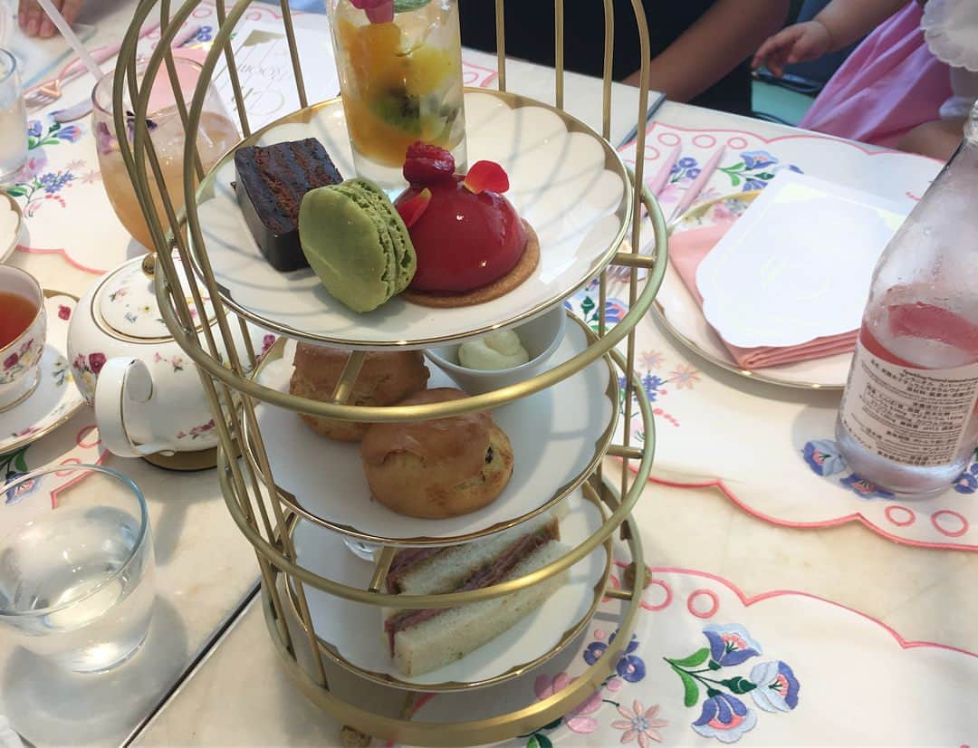 小川淳子さんのインスタグラム写真 - (小川淳子Instagram)「今日はお友だちみんなが @ch.tearoom openに駆けつけてくれました💞 アフタヌーンteaも 本当に美味しいので💞 みんなでゆっくりゆっくり楽しめました！😍 #happy time #friends」7月2日 16時13分 - junkoogawa1225