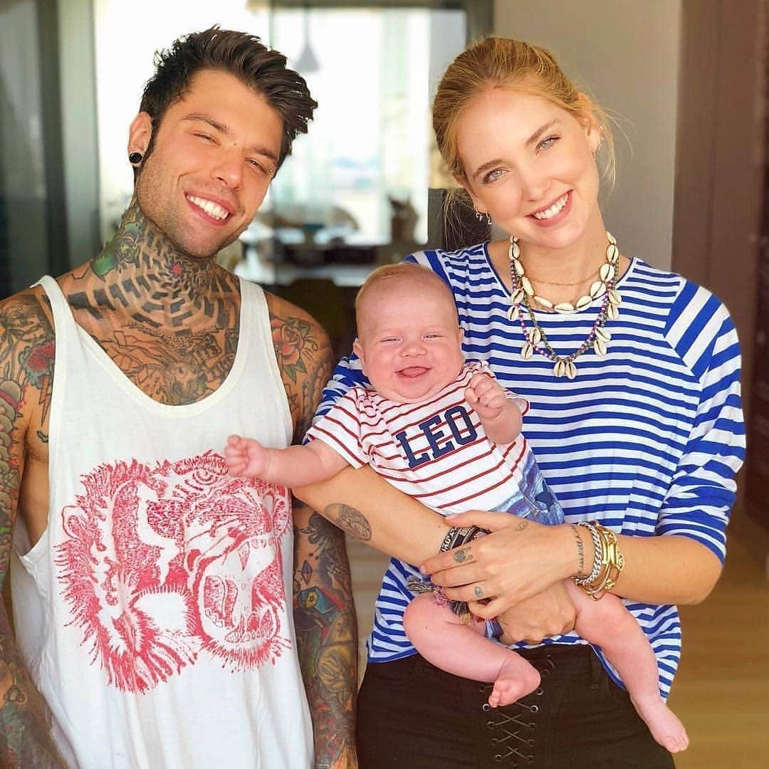 Fashion Bloggers Trendsさんのインスタグラム写真 - (Fashion Bloggers TrendsInstagram)「Smile to Monday. So Monday will smile to You 😁😁😁 @chiaraferragni @fedez  #monday #pazartesi #mondaysyndrome #pazartesisendromu #coffee #family #kızlar #fashion #moda #dress #trend #mayo #tatil #baby #babyboy #cute #bff #love #luxurylife #luxury #blogger #bloggerhuntertr」7月2日 19時02分 - bloggerhuntertr