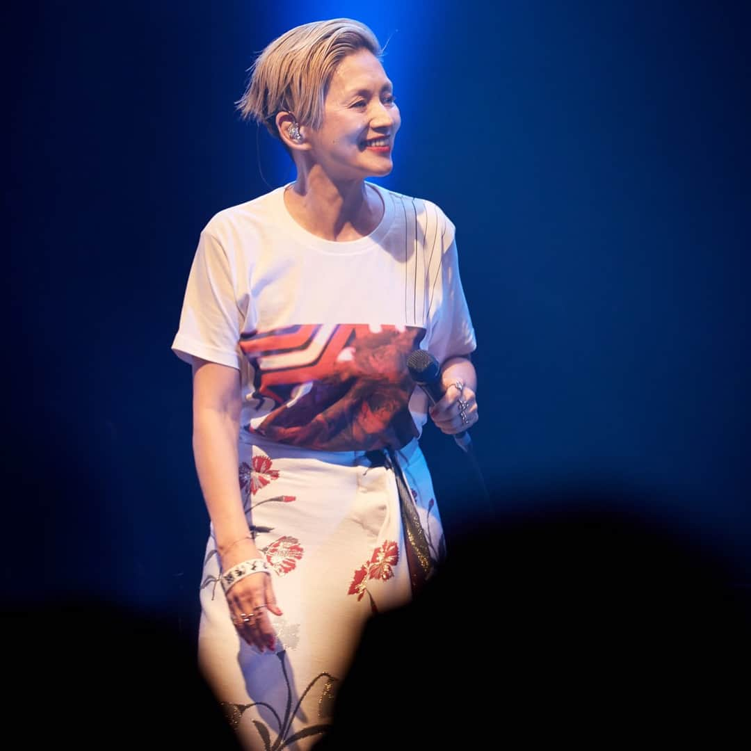 夏木マリさんのインスタグラム写真 - (夏木マリInstagram)「GIGで完売した 「10 YEARS WITH Special T-shirt」 好評だったので、追加生産しました！ 今日からNATSUKI ROCKで20枚限定発売してまーす🌹 蜷川実花さん撮り下ろしのマリルージュプリントTee！ ゲットしてね！ 途上国の子どもたちの支援になります。 #OneofLoveプロジェクト #10YEARSWITH #SpecialTshirt #MikaNinagawa #マリルージュ #Tシャツ #支援 #NATSUKIROCK #n #marinatsuki #m #夏木マリ」7月2日 19時35分 - mari_natsuki