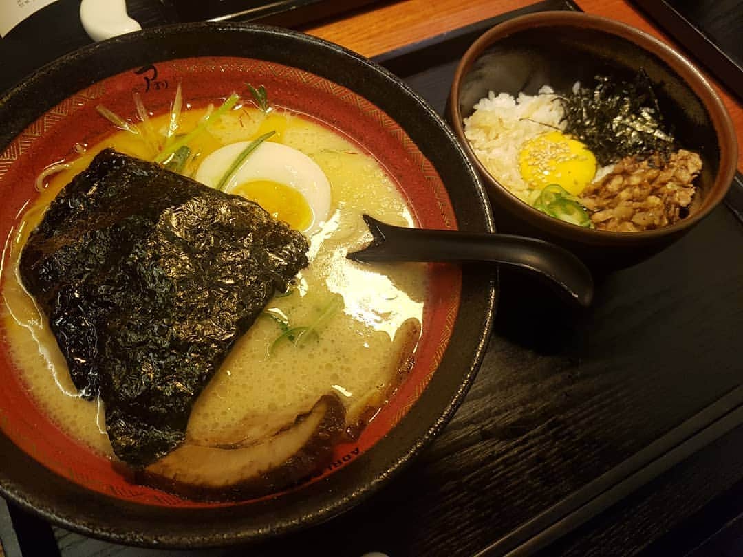ソン・セヒョンのインスタグラム：「#잠실새내 #아오리라멘 #완전 #꿀맛😋 #잘먹었습니다! #흥해라흥흥흥흥👍」