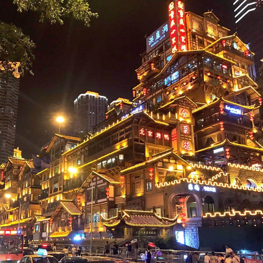 Animenz（アニメンズ）のインスタグラム：「But the night view is absolutely insane. Completely blew my mind. And I doubt I'll ever see a building anything like that again . .  #chongqing #hongyadong #nightview #cyberpunk #ghibli #spiritedaway  #animenz #animenzzz #piano #animenzlive2018 #animenzlive #animepiano #animemusic #pianomusic #pianosheets #youtube #animepianist #concert #concerttour #liveperformance」