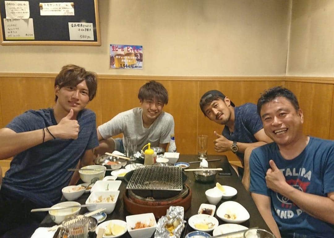 摂津颯登のインスタグラム：「焼き肉😊 ごちそうさまでした！ #山形市#味の園#パワーつけました#豊くんと#Tシャツの色#かぶった#おそろい」