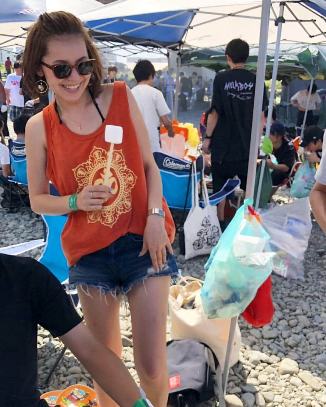 フランク奈緒美ロレインさんのインスタグラム写真 - (フランク奈緒美ロレインInstagram)「. . マシュマロ女🕶☀️ . . #bbq#marshmallow#マシュマロ#少し炙った#でも本当は#甘いの苦手#食べさせた#バーベキュー#楽しかった#二子玉川」7月3日 9時19分 - naomilorrainefrank