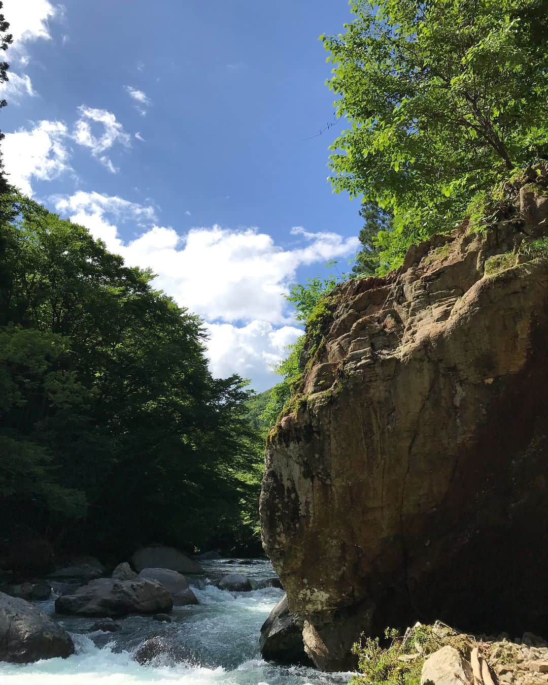 小山田大さんのインスタグラム写真 - (小山田大Instagram)「飛騨金山の開拓エリアのプロジェクトを初登した。 課題名は「流転」グレードはV１２/１３ 4段くらいかな。 これは三ツ星！」7月3日 0時59分 - dai_koyamada