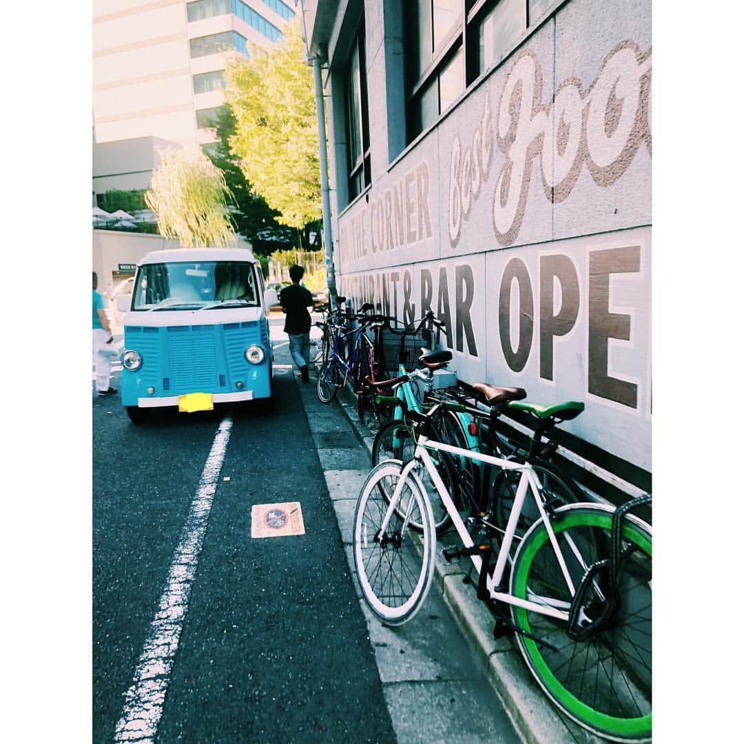 宮﨑香蓮さんのインスタグラム写真 - (宮﨑香蓮Instagram)「🍦毎日あついね。 🚙こんな感じの車に乗りたい！ 📸と思って瞬間的にぱしゃっと撮りました。😛」7月3日 1時30分 - karen_miyazaki_official