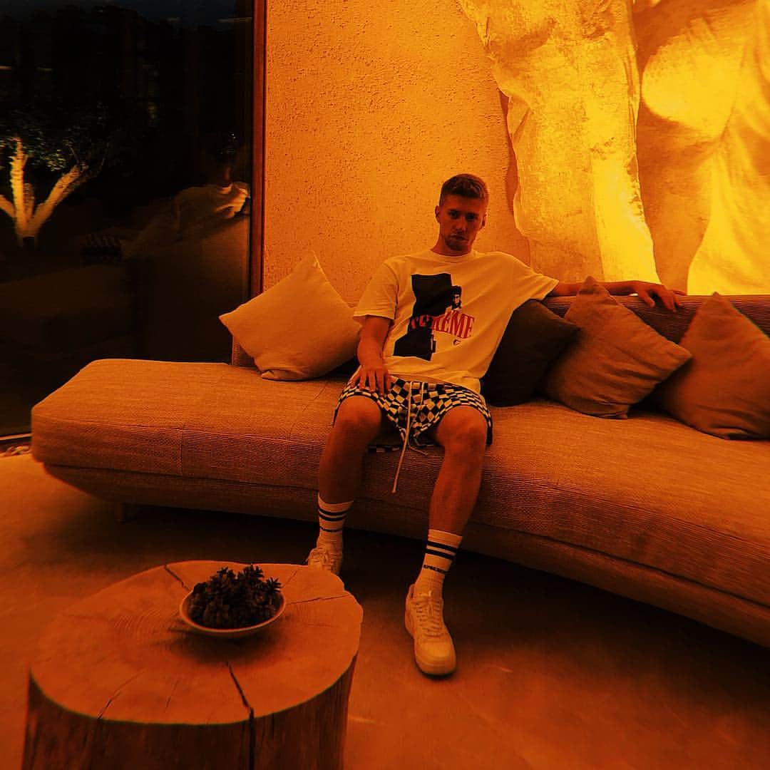 ミッチェル・ヴァイザーのインスタグラム：「Loaded」