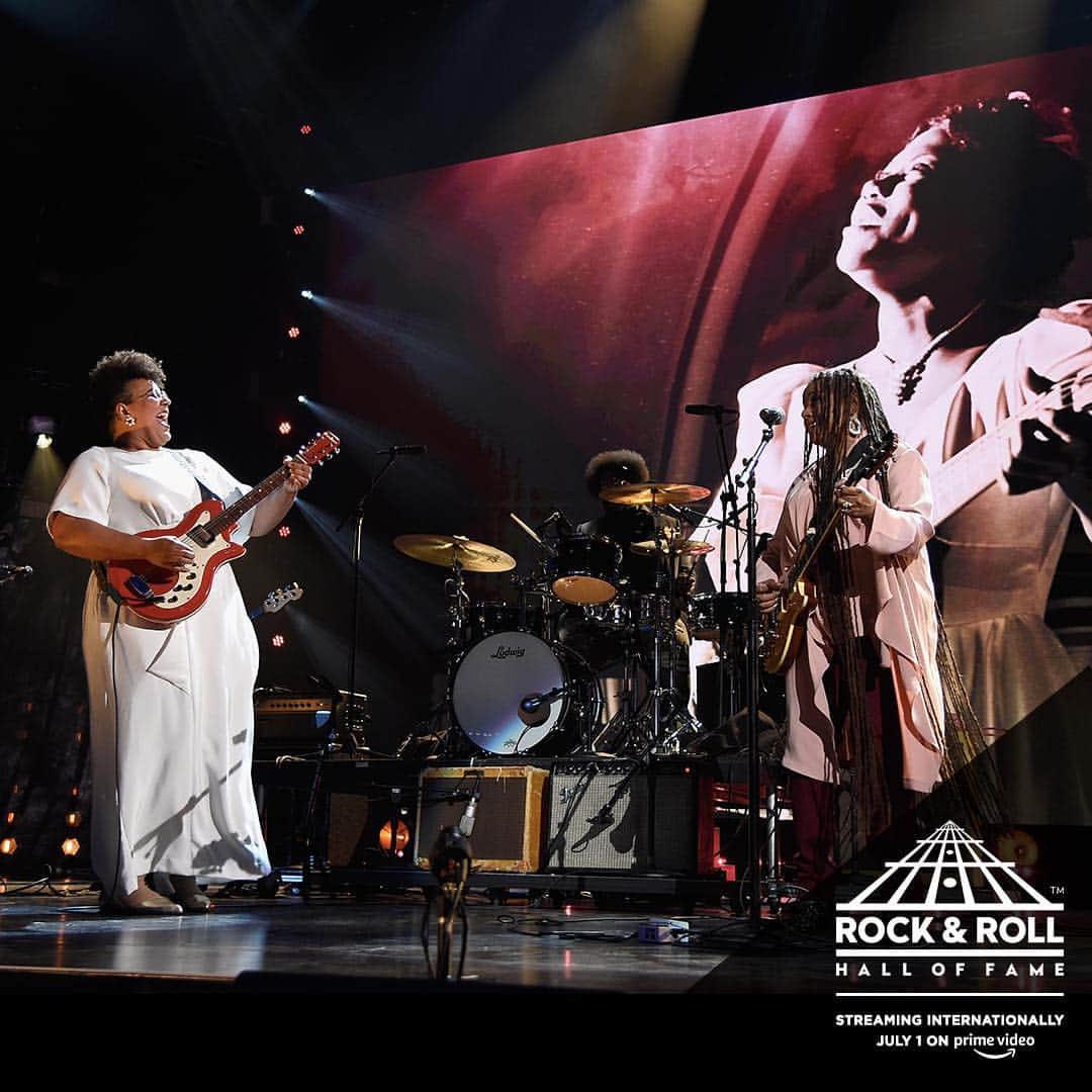 アラバマ・シェイクスのインスタグラム：「Catch the 2018 Rock and Roll Hall of Fame Induction Ceremony, including Brittany's induction of Sister Rosetta Tharpe plus Zac and Brittany's performance, now streaming on @PrimeVideo!」