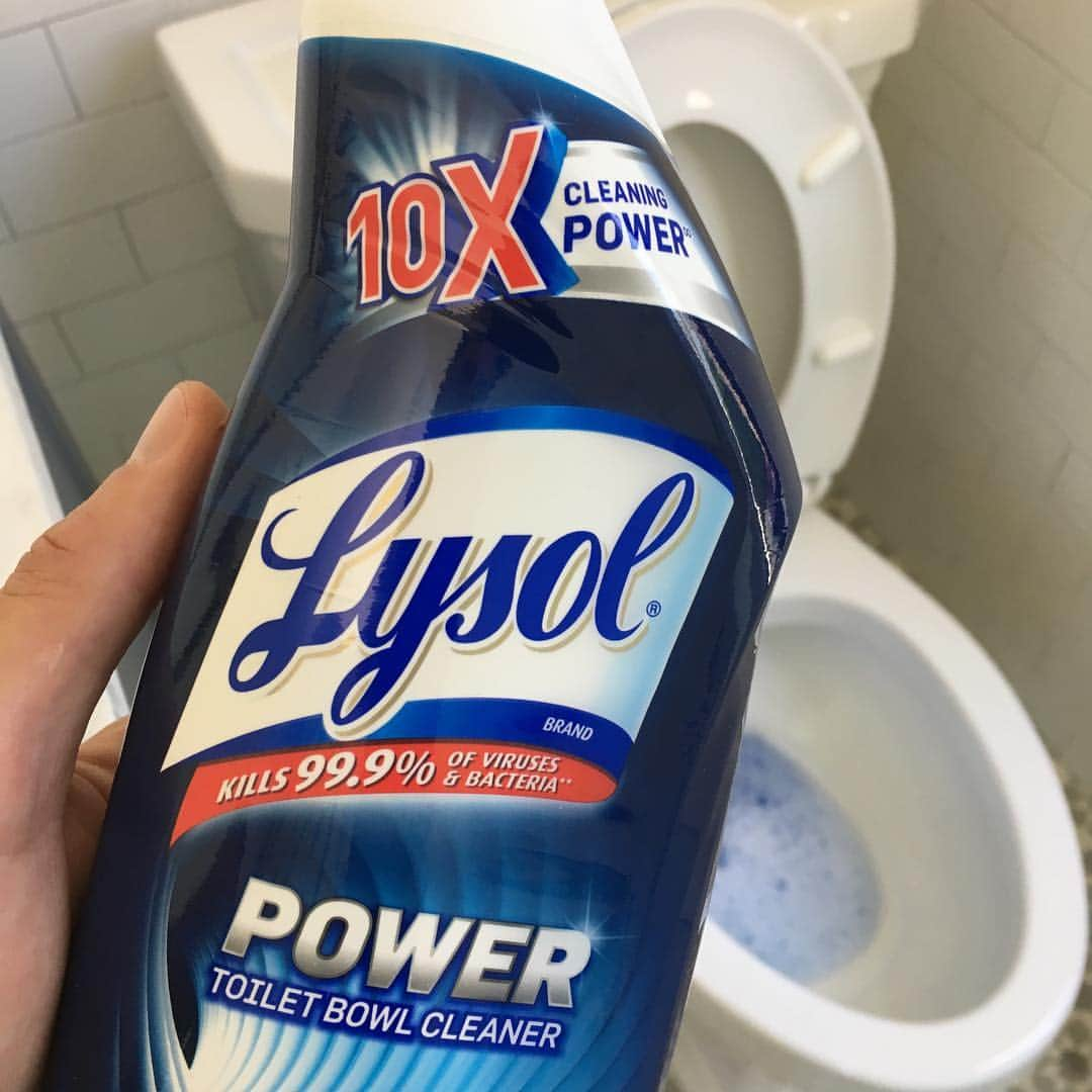 エディ・ケイヒルのインスタグラム：「Whoever designed this shit to smell like peppermint #lifesavers is some kinda twisted」