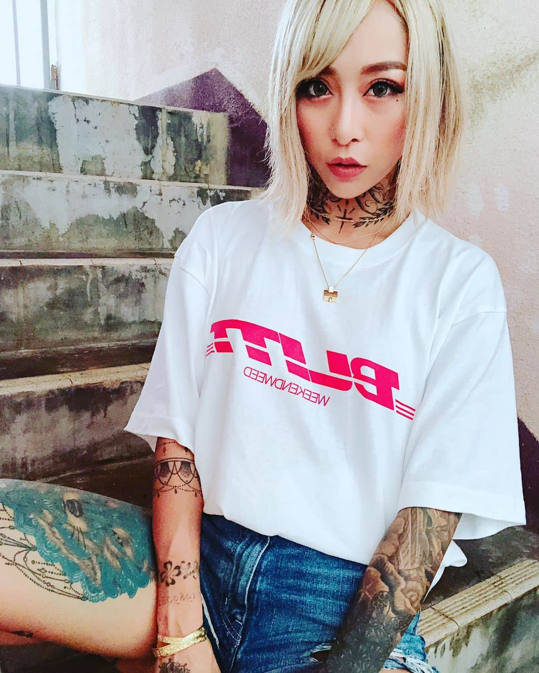 泉麻那さんのインスタグラム写真 - (泉麻那Instagram)「明日7月4日21:00〜発売の @blitt_official のNew TeeをGET🔥💜 @ayame382 ちゃん @alice346_ ちゃんのブランドだよ🤟🏾 ビックサイズで可愛い🤤 155センチだとちょっとデカめだったからショーパンにインして履いたよ😌 気になった方はチェック↓↓ @blitt_official  #blitt」7月3日 18時51分 - izumana19890629