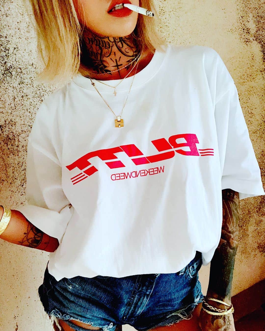 泉麻那さんのインスタグラム写真 - (泉麻那Instagram)「明日7月4日21:00〜発売の @blitt_official のNew TeeをGET🔥💜 @ayame382 ちゃん @alice346_ ちゃんのブランドだよ🤟🏾 ビックサイズで可愛い🤤 155センチだとちょっとデカめだったからショーパンにインして履いたよ😌 気になった方はチェック↓↓ @blitt_official  #blitt」7月3日 18時51分 - izumana19890629