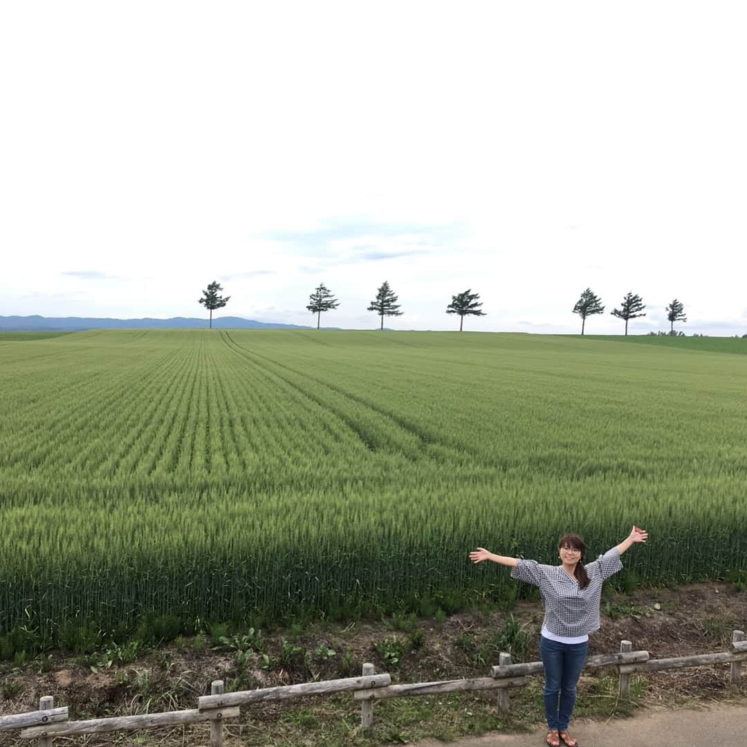 山崎ケイさんのインスタグラム写真 - (山崎ケイInstagram)「前の相方の結婚式参加がてら北海道堪能！最高でした😭😍😭😍 #旦那若くてイケメン #嫁BB #新婦の芸人時代の恩師でいらっしゃいます山田様の乾杯の音頭最高 #KBBY漫才 #おめでとう！！！！！ #ジンギスカン激ウマ #400キロ運転して知床 #番屋 さんで海鮮 #知床 #野生の熊の親子 #まえうしろ中本 #インスタ乗っ取られたの教えてくれた方ありがとう」7月3日 10時31分 - kei_yamazaki_aisekistart