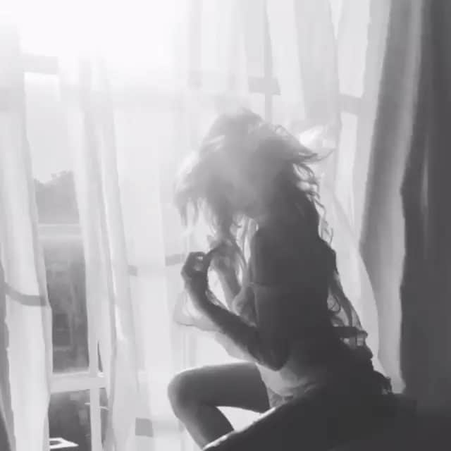 Cora Deitzのインスタグラム：「@esquire Magazine - Behind the scenes 🦋 with @antoineverglas and @anasicat」