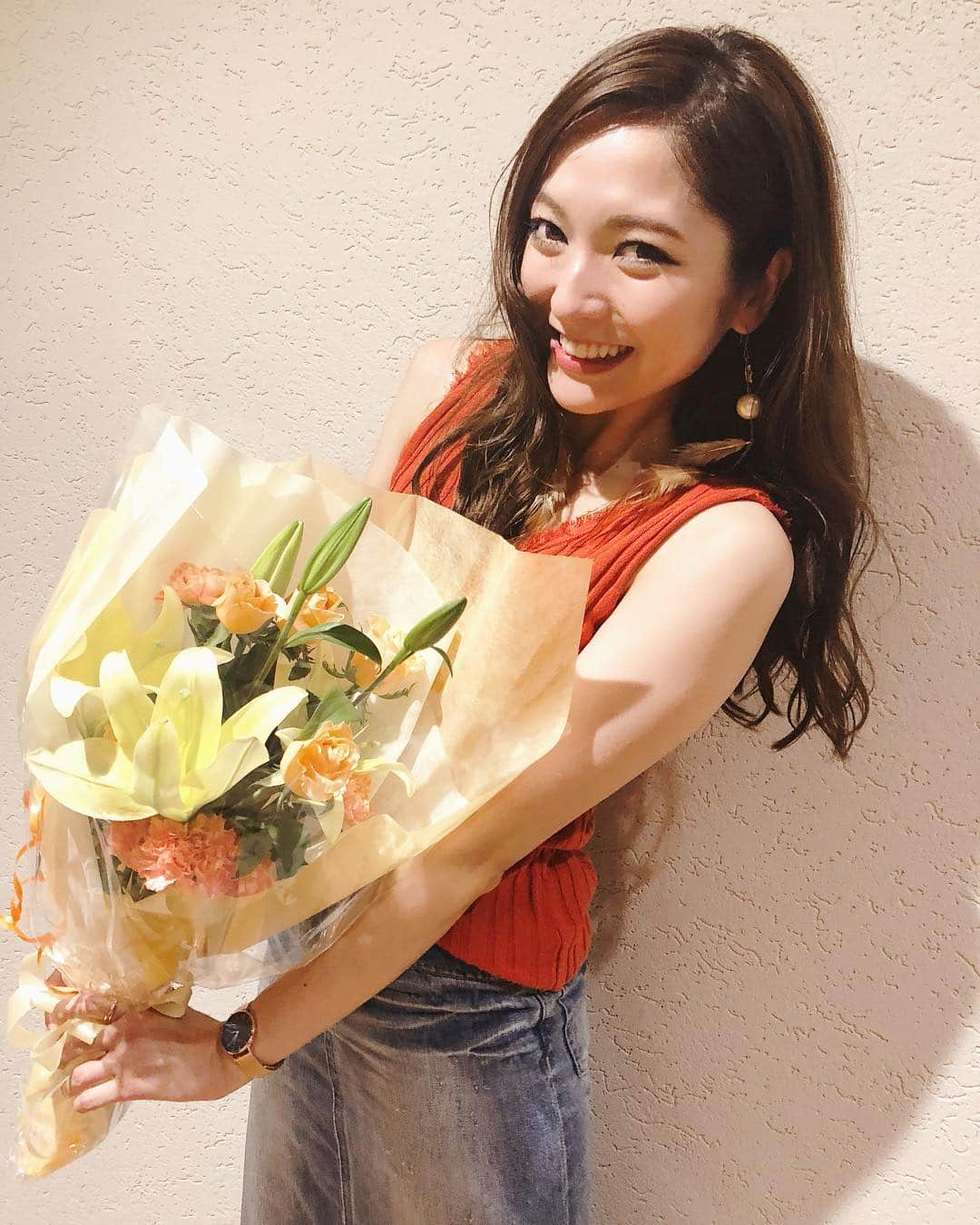 樋浦結花さんのインスタグラム写真 - (樋浦結花Instagram)「・ オレンジの花束💐🧡🧡 ・ キャー🕺しあわせ🧡❤️🧡❤️ ・ ・ #7月3日 #ナミ生誕祭2018 #昨日のラジオ終わりに #ファンの方から頂いたお花 #他にもプレゼントたくさん #本当にありがとうございます😭 #今日はステキな一日になりそうです」7月3日 12時23分 - hiura_yuika