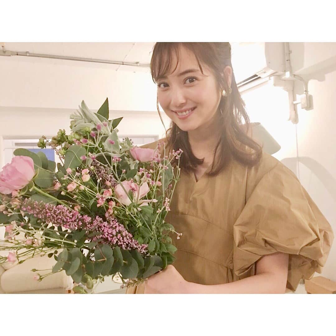 佐々木希さんのインスタグラム写真 - (佐々木希Instagram)「#with#希んちの暮らし 先月号と今月号にて フラワーアーティスト/edenworks代表の 篠崎恵美さんにお花の事を色々と学びました💐 ぜひ。」7月3日 19時06分 - nozomisasaki_official