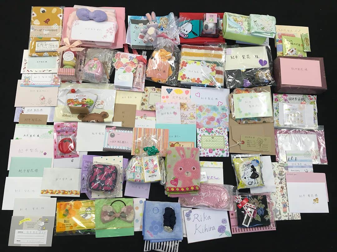 紀平梨花さんのインスタグラム写真 - (紀平梨花Instagram)「FantasyOnIce全公演終了しました！ スケーターの皆さんやスタッフの皆さんが本当に親切にご対応下さり、たくさんショーに出て色々なことを学びました。改めてFantasyOnIceに出ることができて本当に嬉しく、感謝の気持ちでいっぱいです✨ またこの経験を今シーズン活かせられるように頑張ります‼️ スケーターの皆様、スタッフの皆様、アイスショーを見に来て下さった皆様、とっても素敵なアイスショーを作り上げてくださりありがとうございました✨ そしてたくさんのプレゼントやお手紙、ご声援をありがとうございました💕 #fantasyonice2018 #faoi静岡 #rikakihira #紀平梨花」7月3日 16時15分 - rikaskate0721